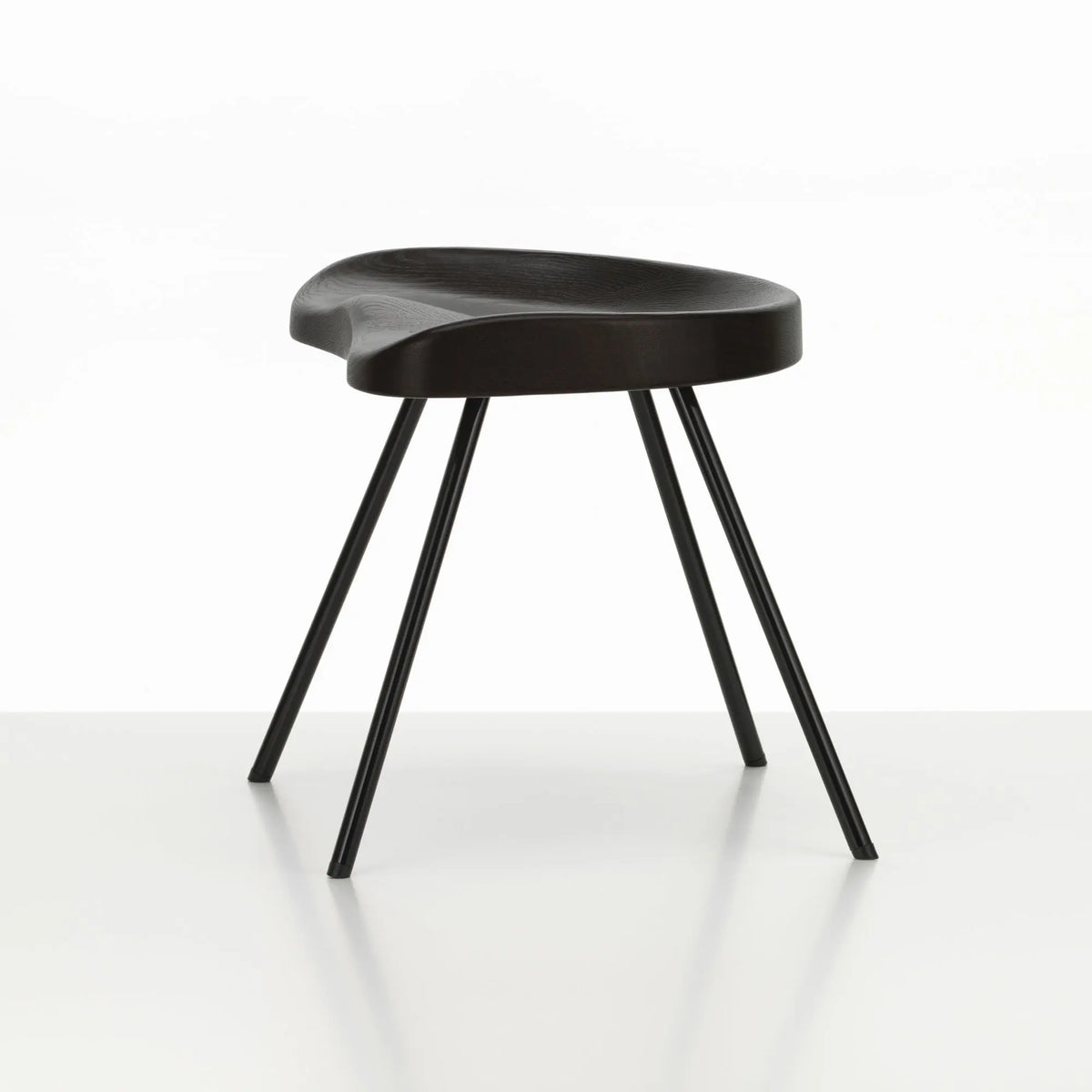 Vitra Tabouret 307 jakkara tumma tammi - Laatukaluste