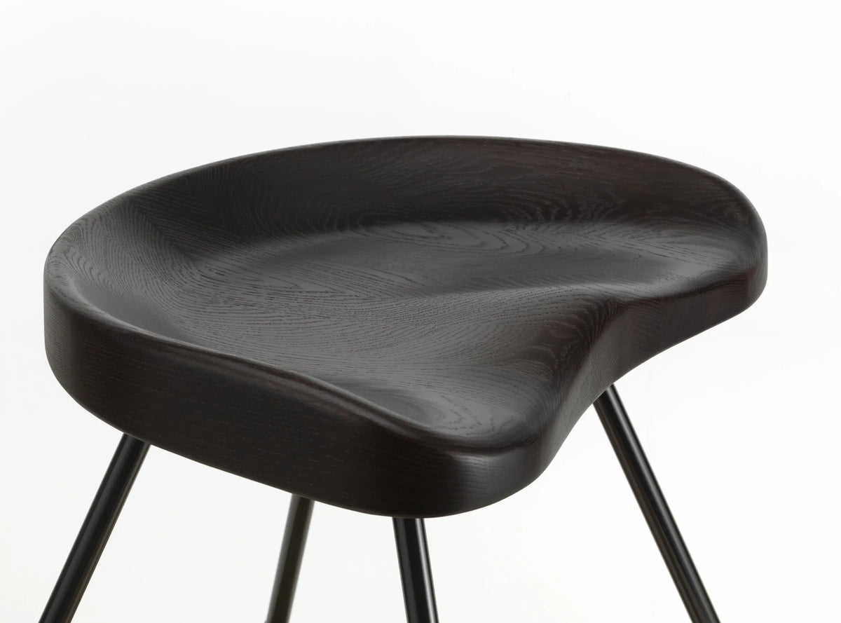Vitra Tabouret 307 jakkara tumma tammi Vitra