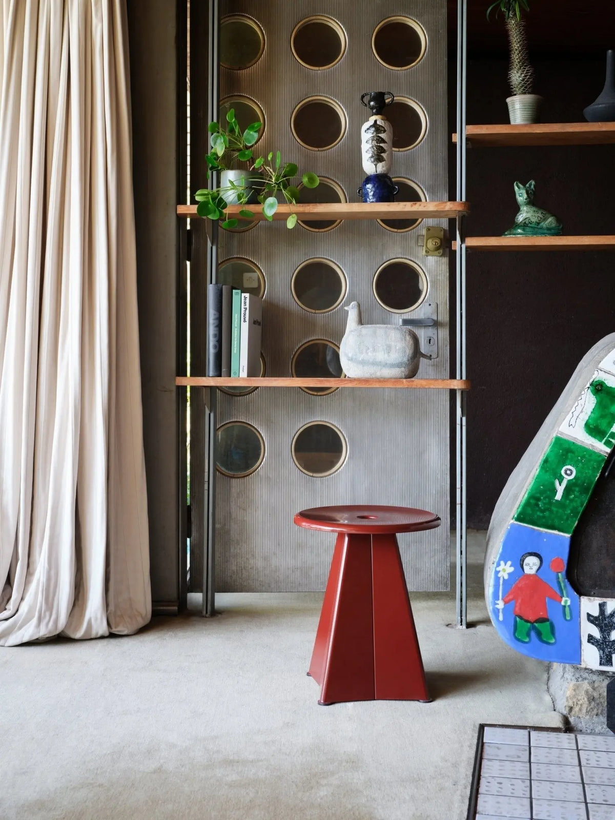 Vitra Tabouret Métallique jakkara japanese red - Laatukaluste