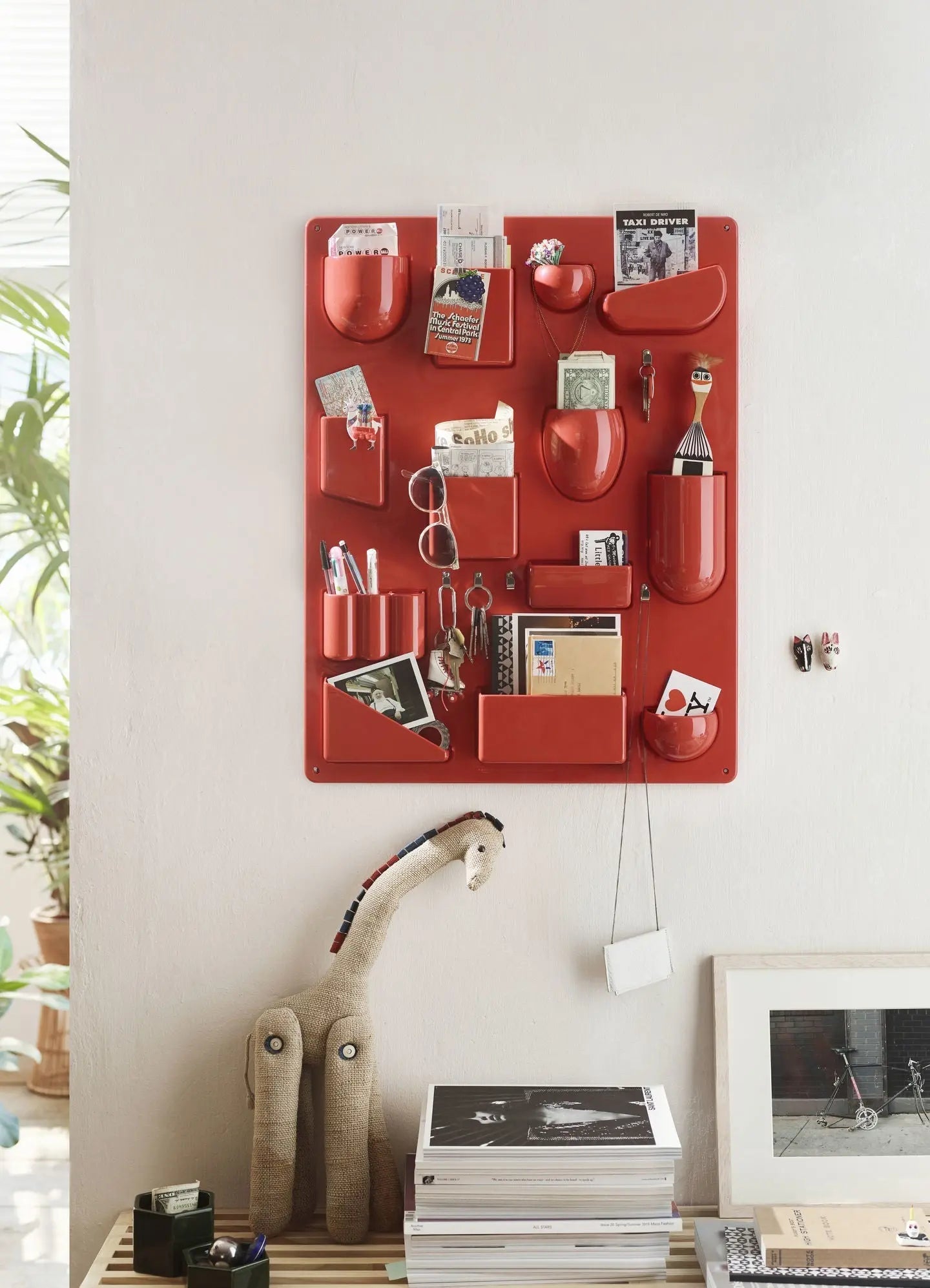 Vitra Uten Silo II RE seinälokerikko punainen - Laatukaluste