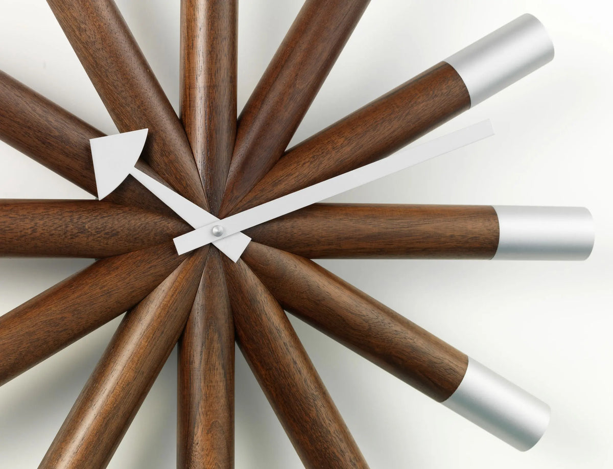 Vitra Wheel seinäkello pähkinä/alumiini Vitra