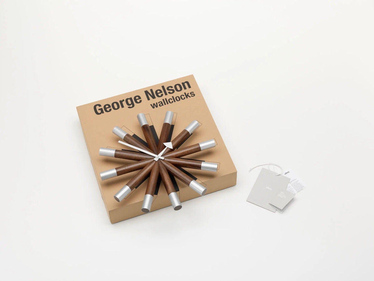 Vitra Wheel seinäkello pähkinä/alumiini Vitra