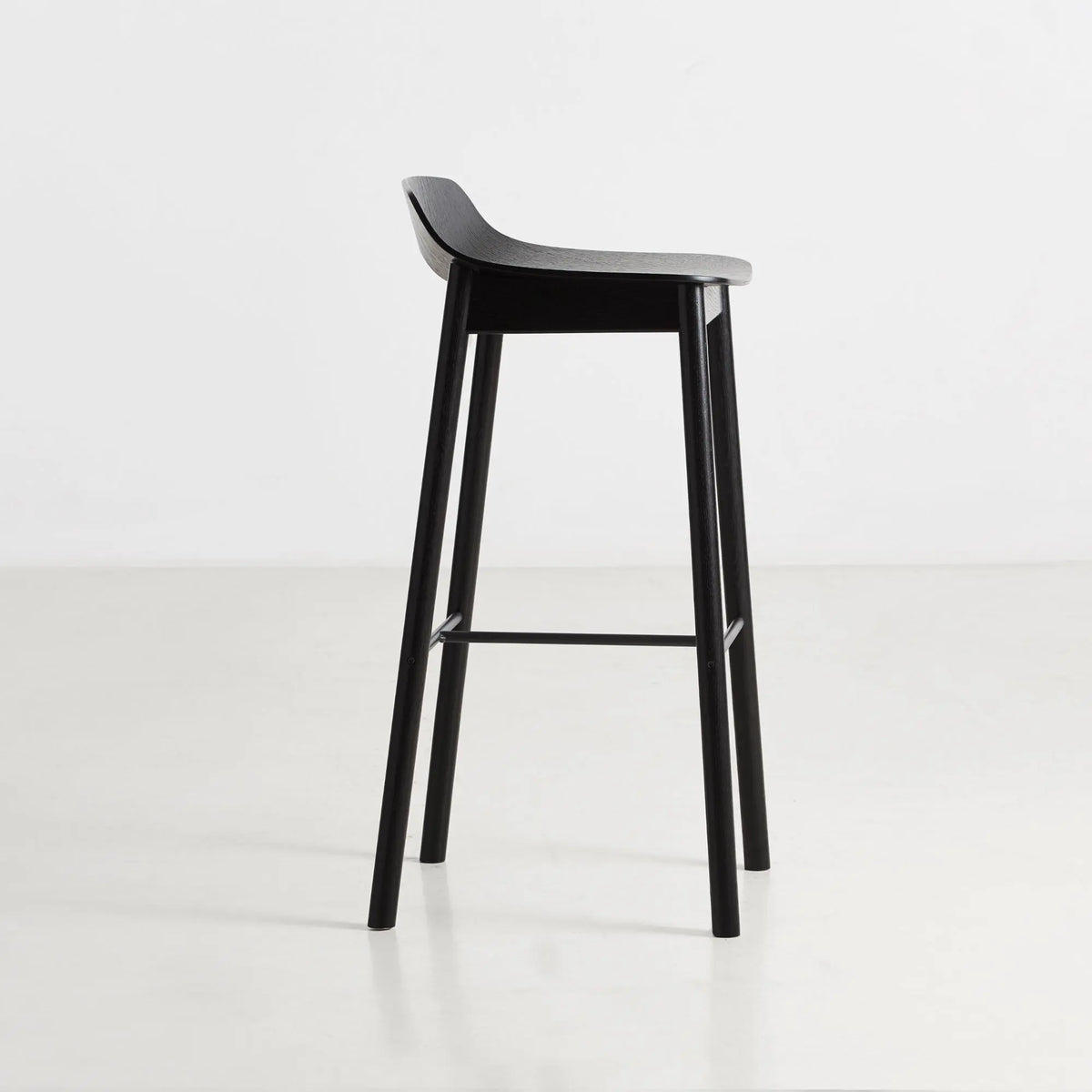 WOUD Mono baarituoli matala musta - Laatukaluste