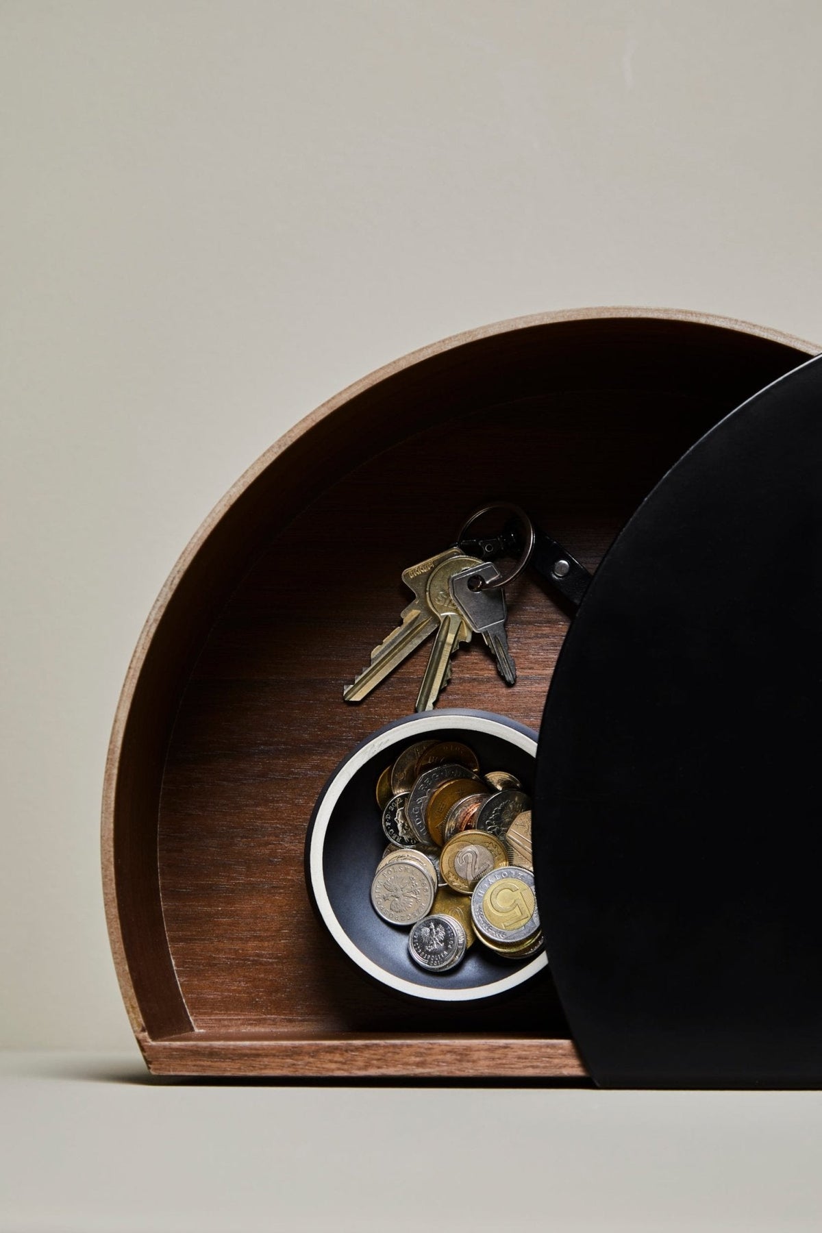 WOUD Wallie seinälaatikko pähkinä/musta - Laatukaluste