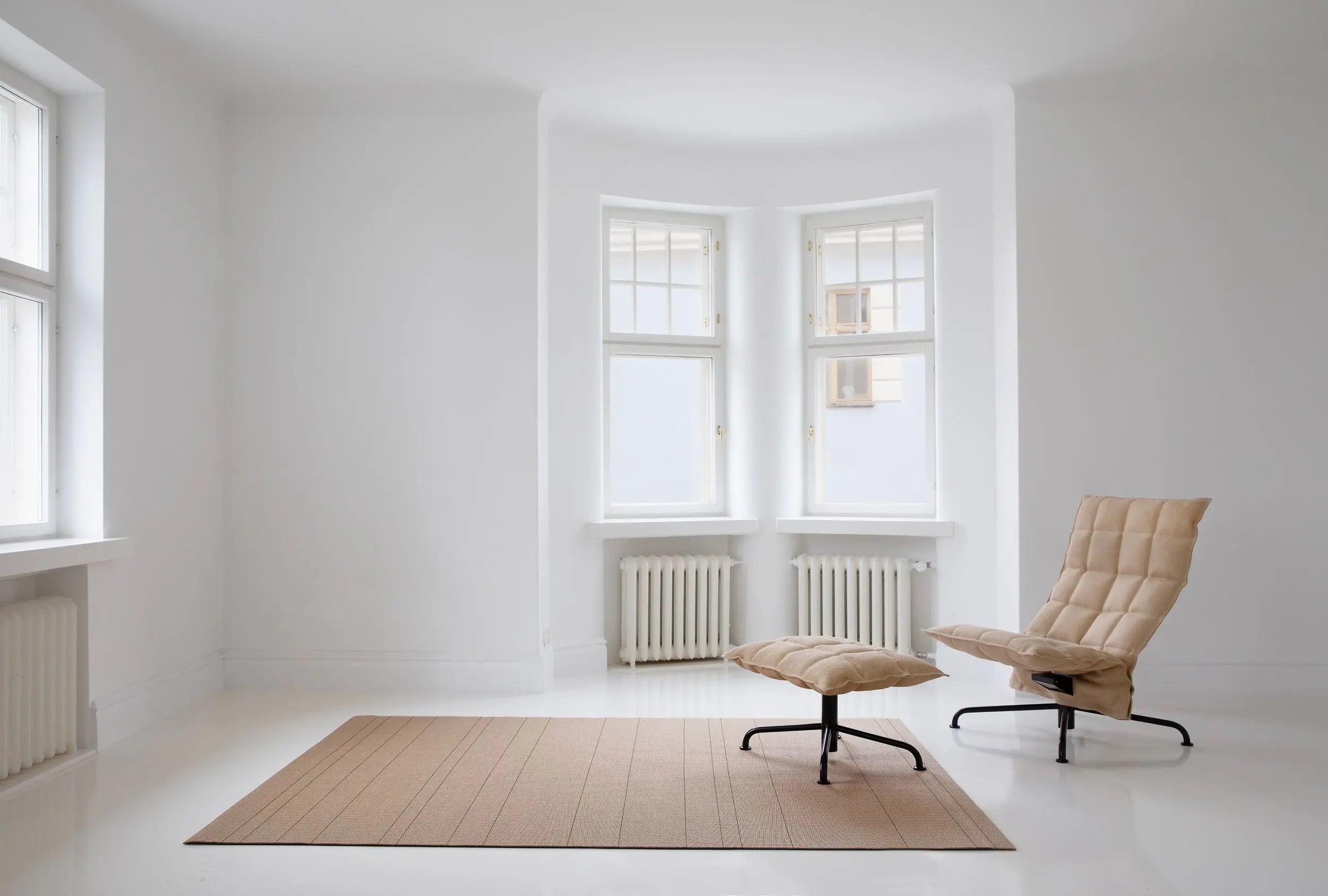 Woodnotes K-tuoli kapea, pyörivä musta ristikkojalka, natural Woodnotes