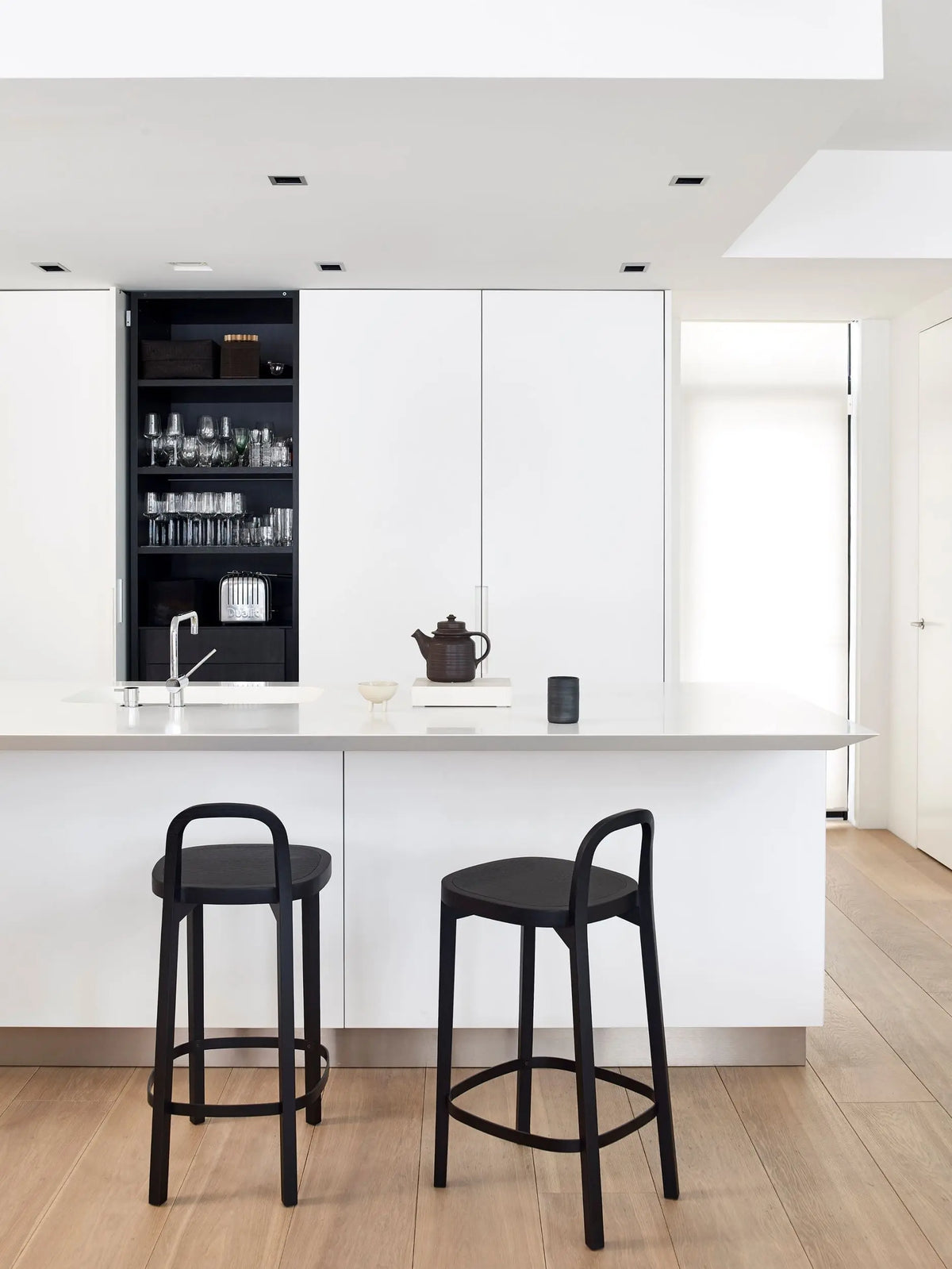 Woodnotes Siro baarituoli musta/musta nahka Woodnotes