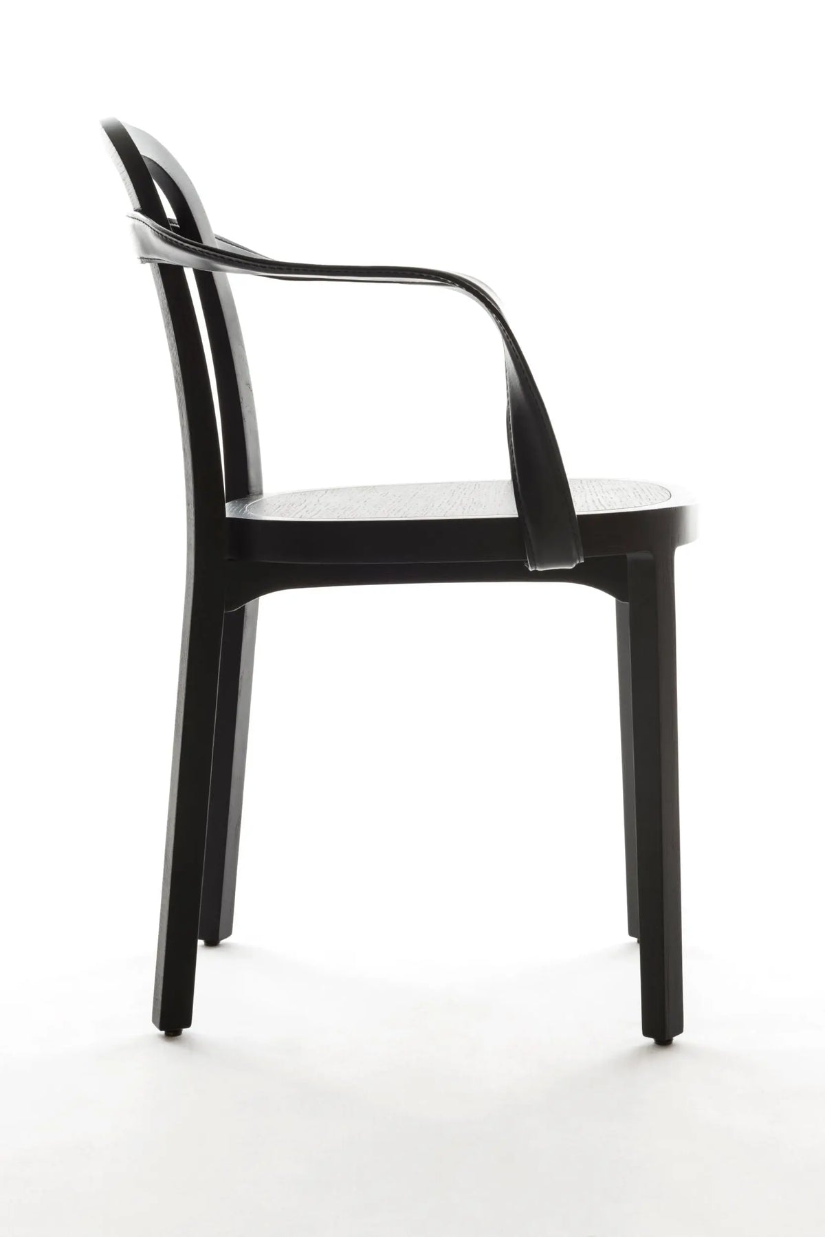 Woodnotes Siro käsinojatuoli musta Woodnotes