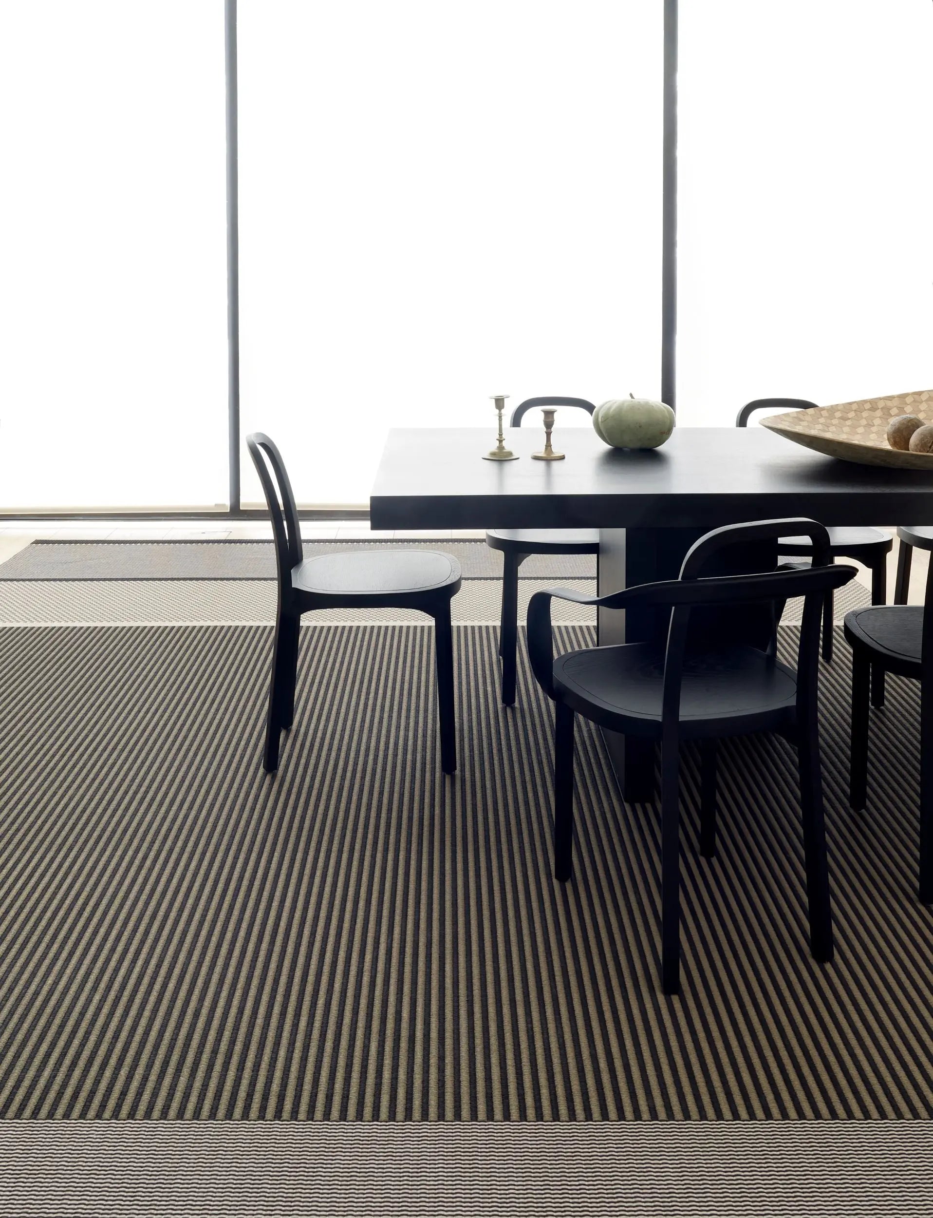 Woodnotes Siro käsinojatuoli musta Woodnotes