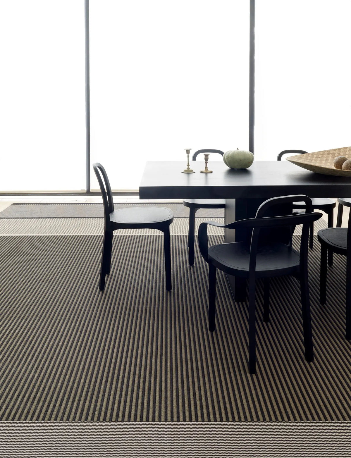 Woodnotes Siro käsinojatuoli musta Woodnotes