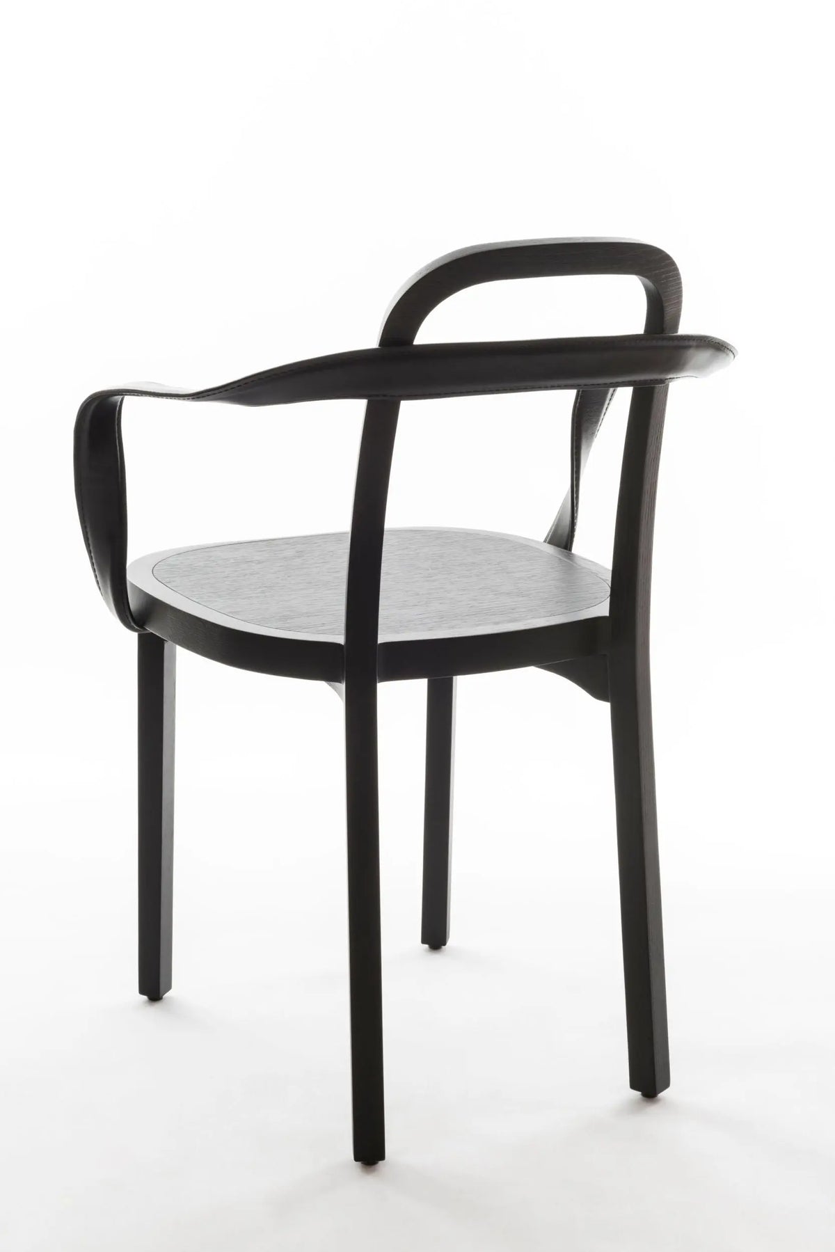 Woodnotes Siro käsinojatuoli musta Woodnotes