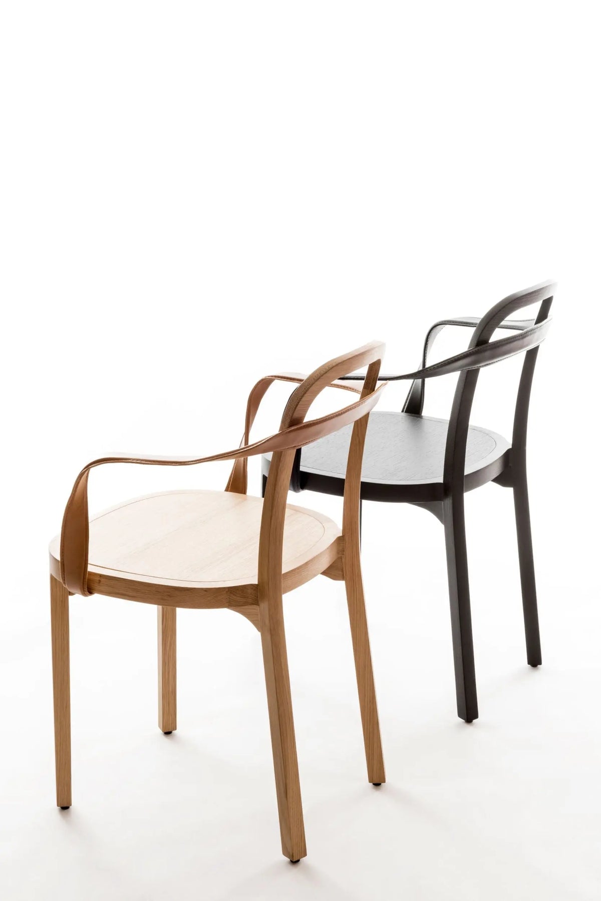 Woodnotes Siro käsinojatuoli musta Woodnotes