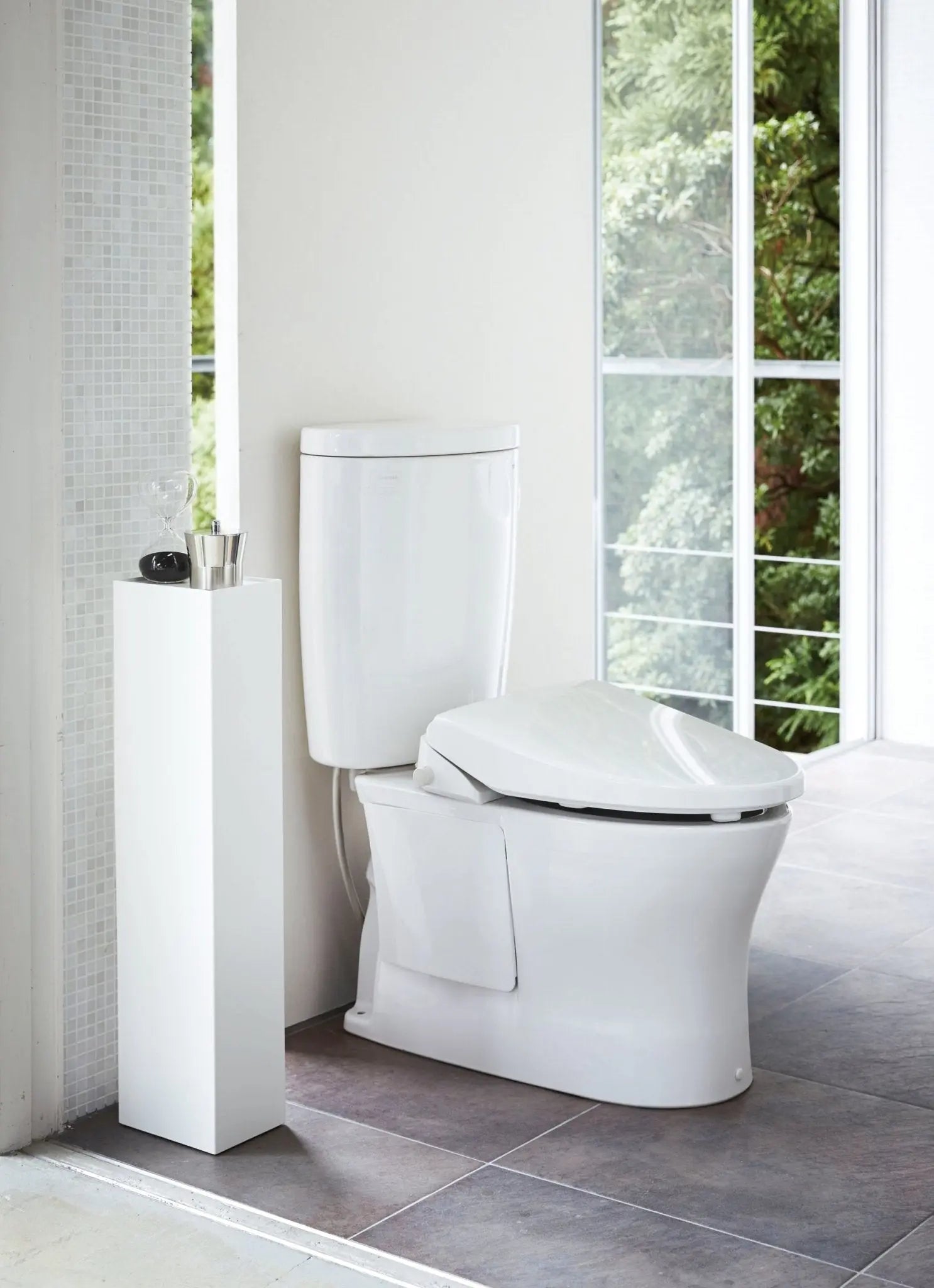 Yamazaki Tower Slim WC-paperisäilytin valkoinen - Laatukaluste