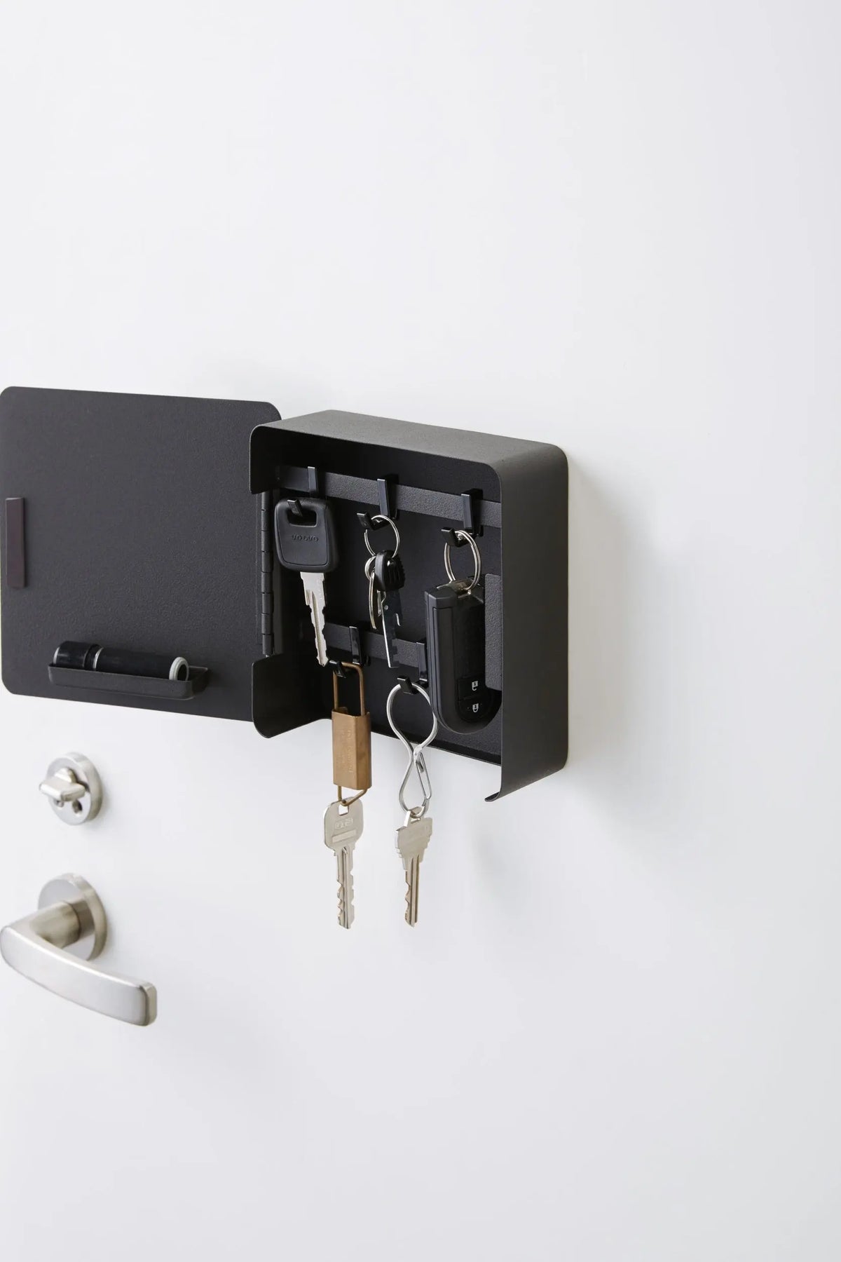 Yamazaki Tower avainkaappi magneettikiinnityksellä musta Yamazaki