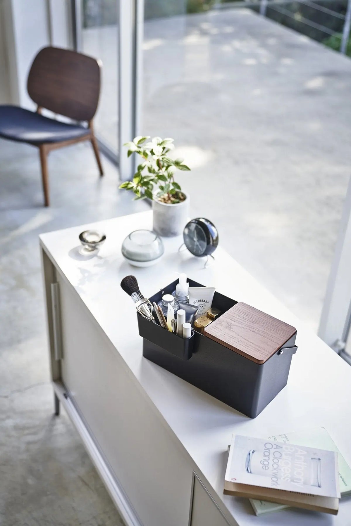 Yamazaki Tower meikkilaatikko peilillä musta - Laatukaluste