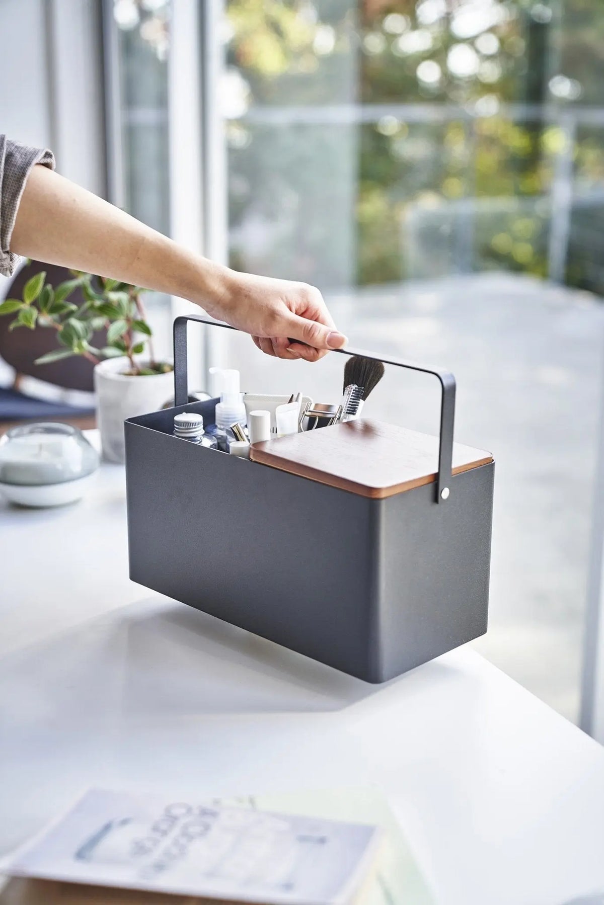 Yamazaki Tower meikkilaatikko peilillä musta - Laatukaluste