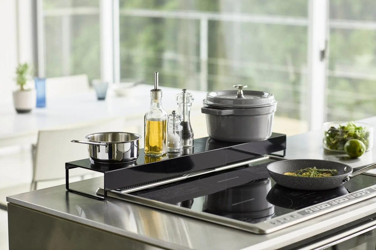 Yamazaki Tower säädettävä koroke musta - Laatukaluste