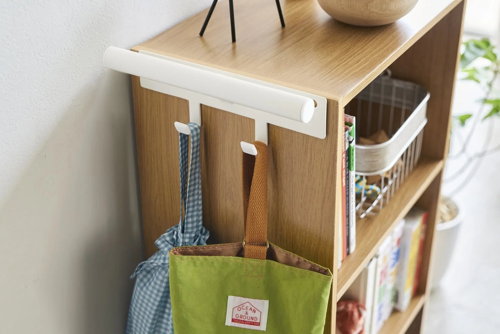 Yamazaki Tower seinänaulakko valkoinen - Laatukaluste