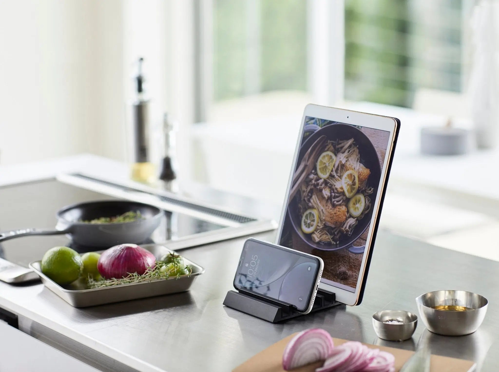 Yamazaki tablettiteline musta - Laatukaluste