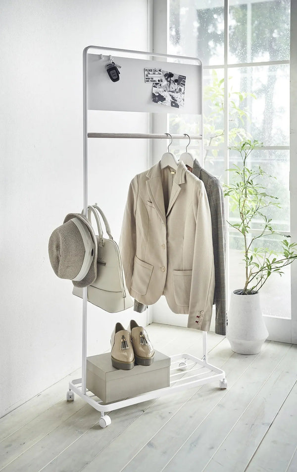 Yazaki Rack Yamazaki Tower clothes rack with panel white - Laatukaluste