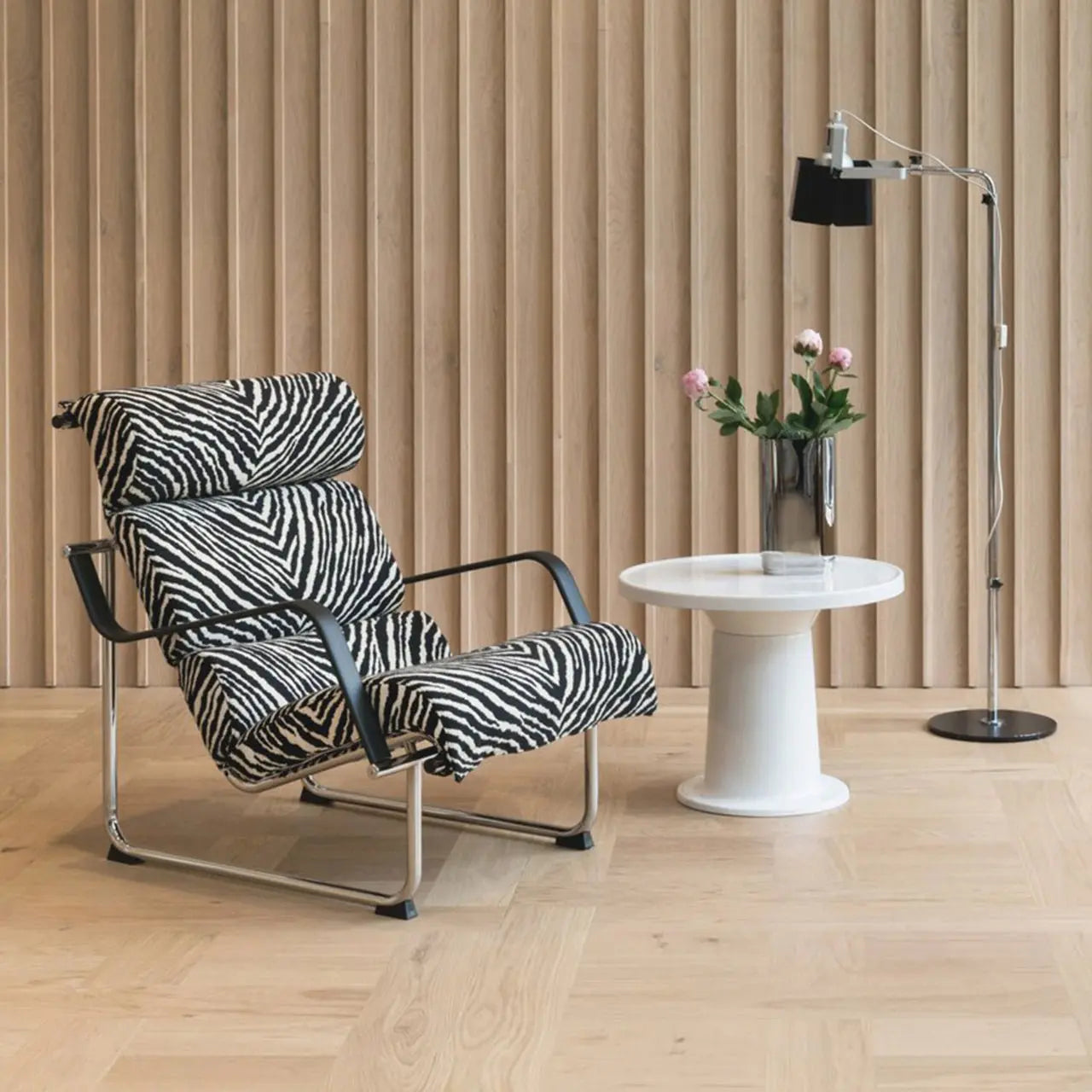 Yrjö Kukkapuro Remmi nojatuoli Zebra/kromi - Laatukaluste