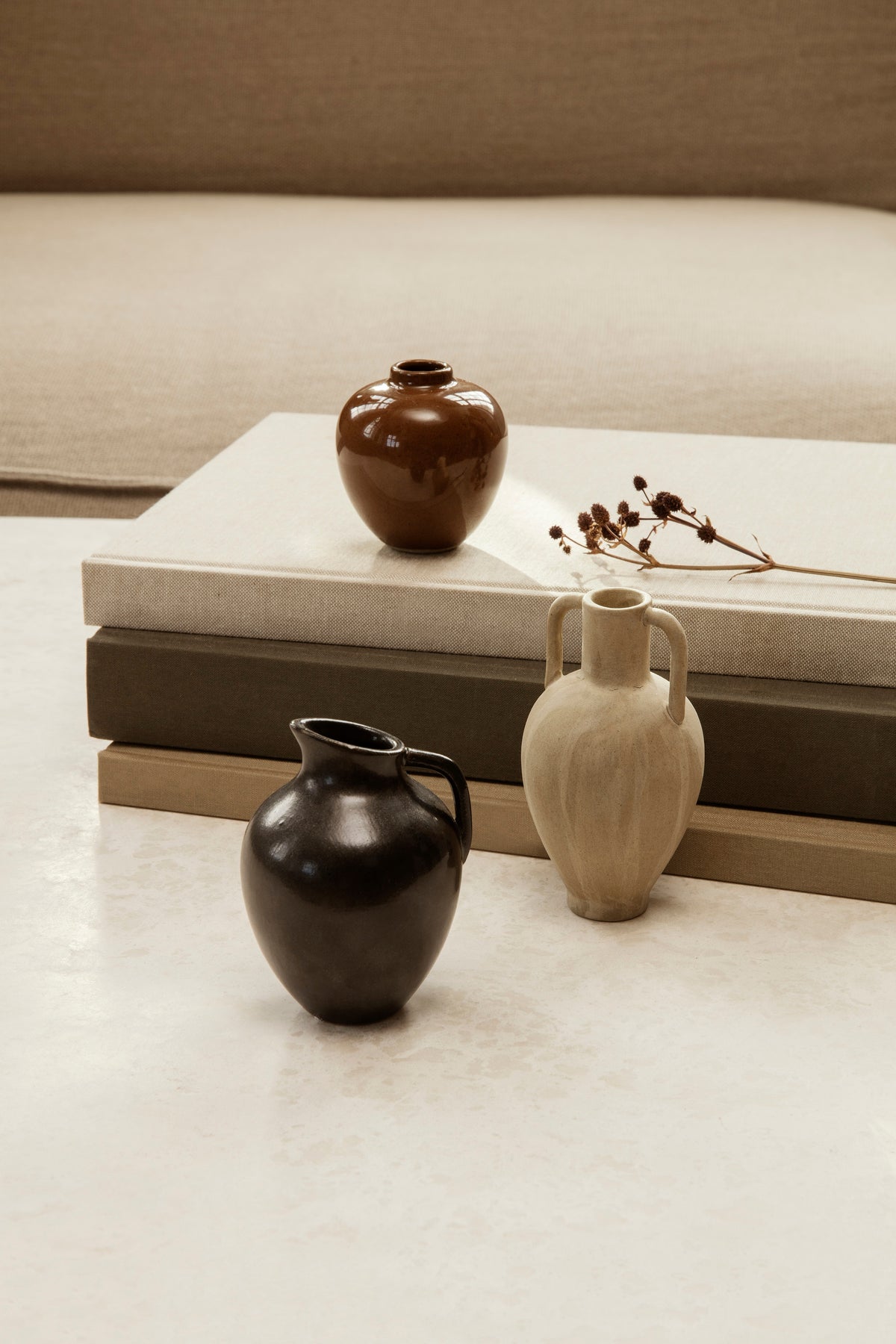 Ferm Living Ary M mini maljakko hiilenharmaa