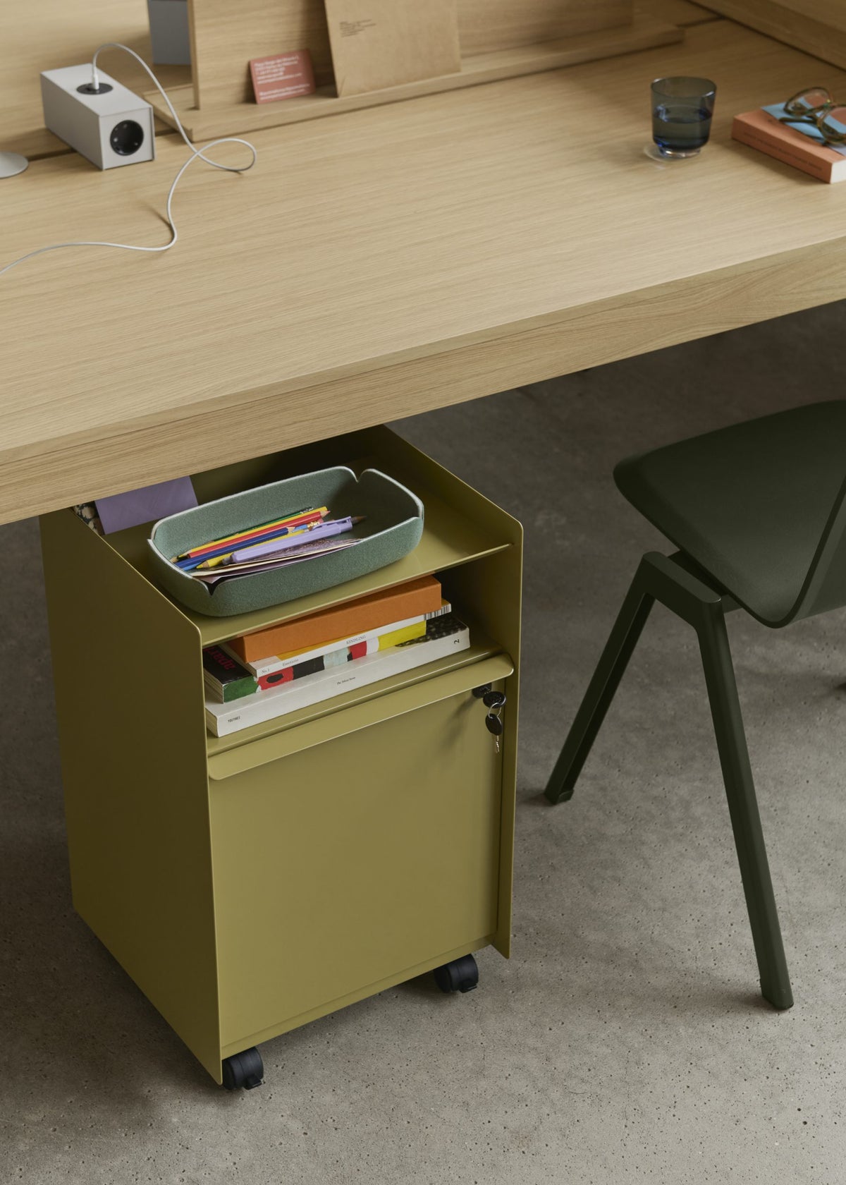 Muuto Folded low serving trolley with door beige-green