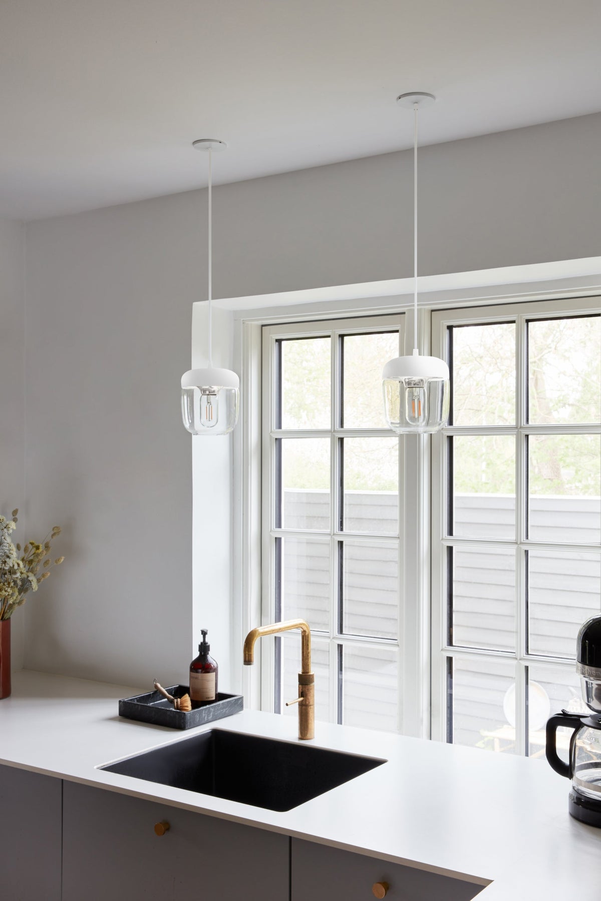 UMAGE Acorn varjostin valkoinen/kiillotettu teräs Umage