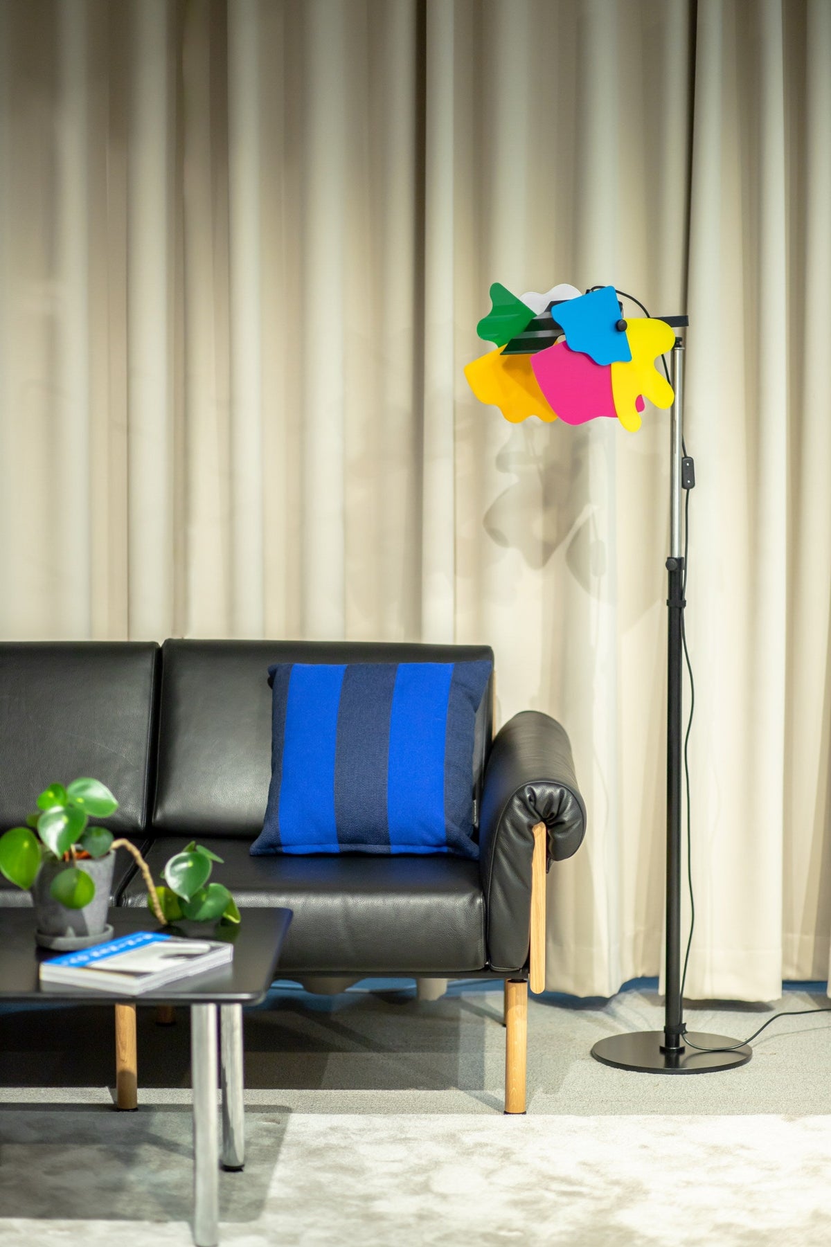 Innolux Perhonen lattiavalaisin sininen/musta Innolux