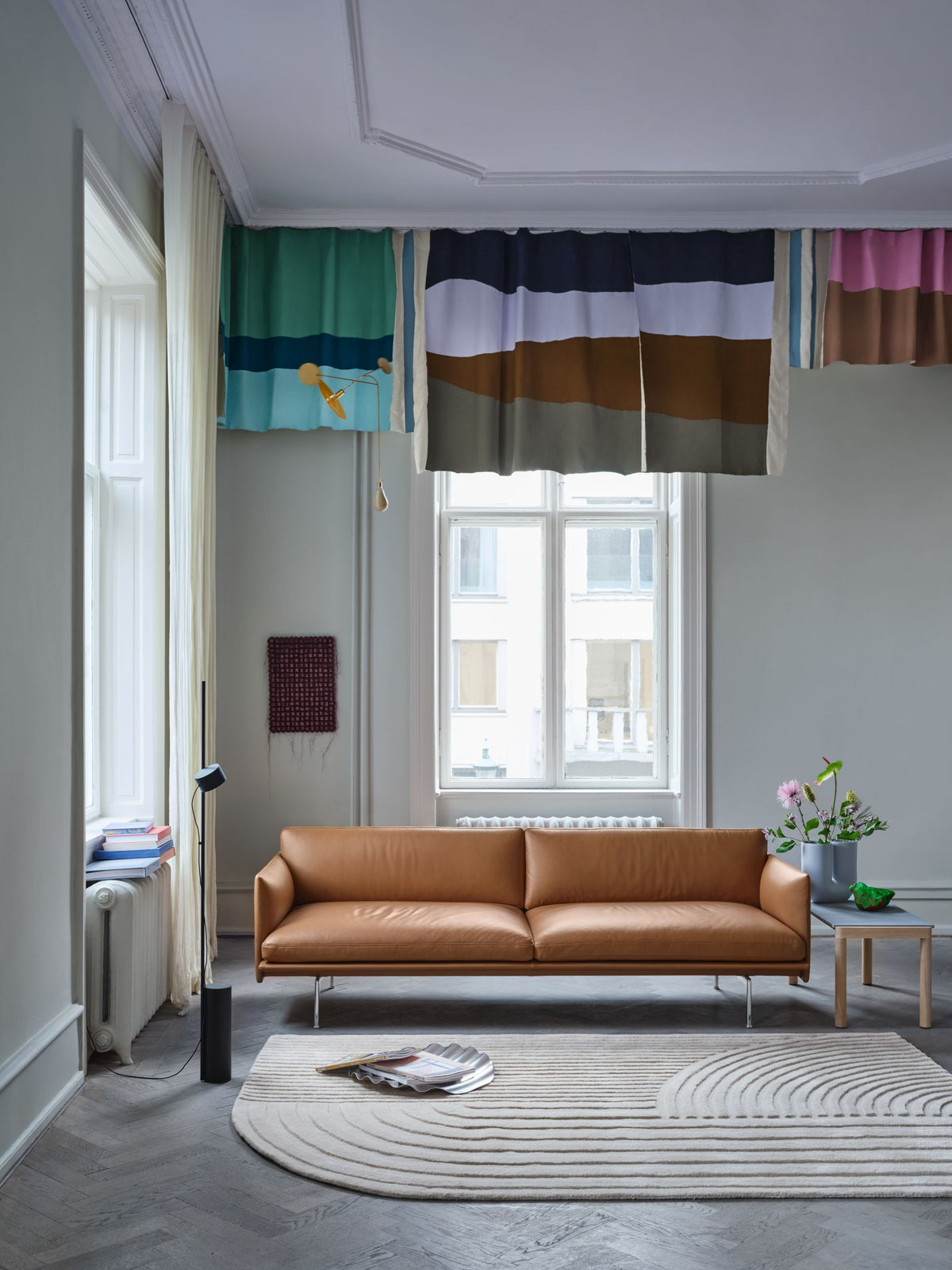 Muuto Outline 220cm sofa Refine leather cognac/polished aluminum