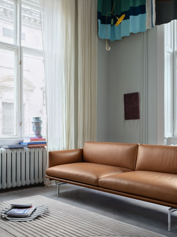Muuto Outline 220cm sohva Refine nahka konjakki/kiillotettu alumiini