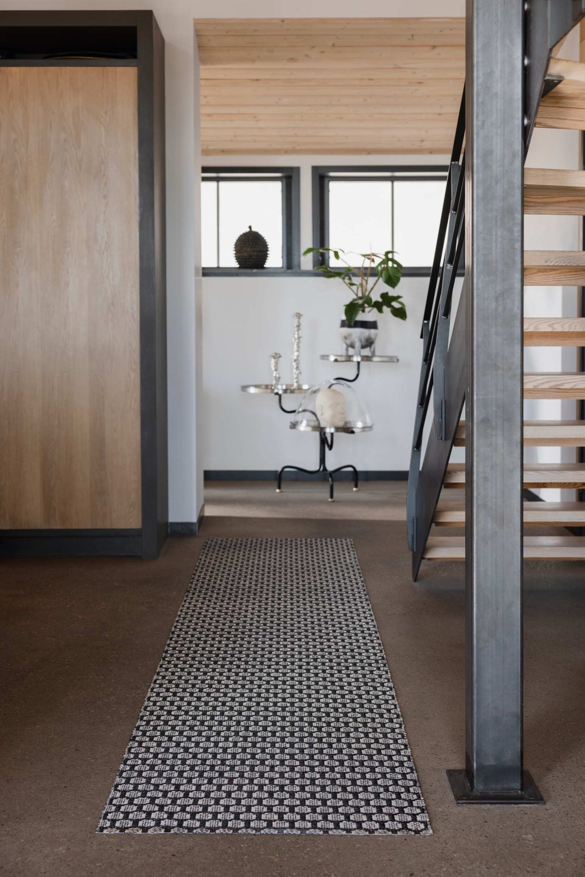 Pappelina Mimi 70x180 rug black/beige