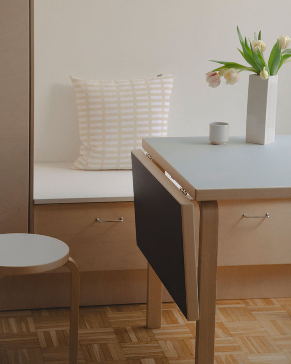 Artek DL81C klaffipöytä usva/savunsininen linoleum Artek
