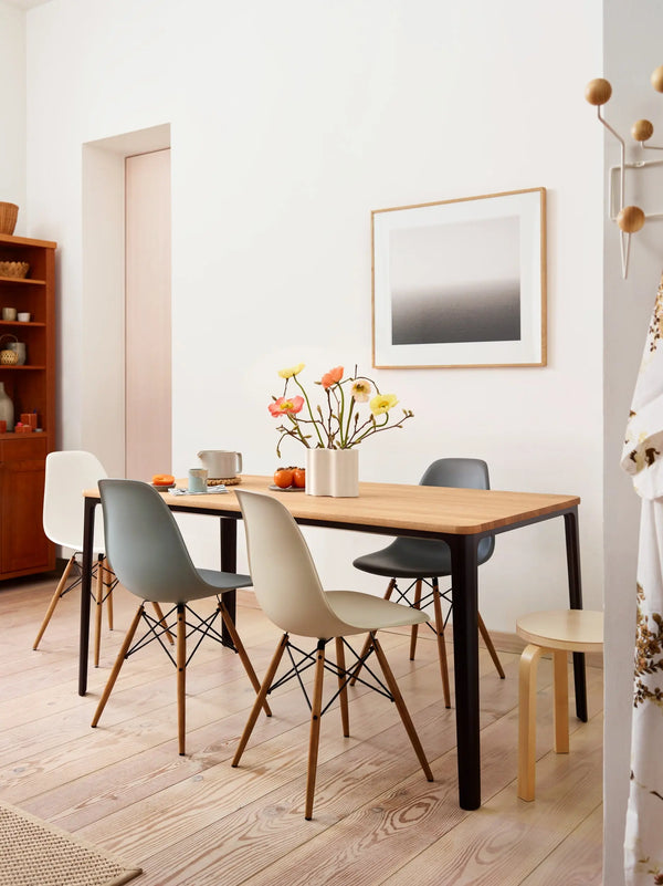 Vitra Eames DSW tuoli RE musta/vaahtera Vitra