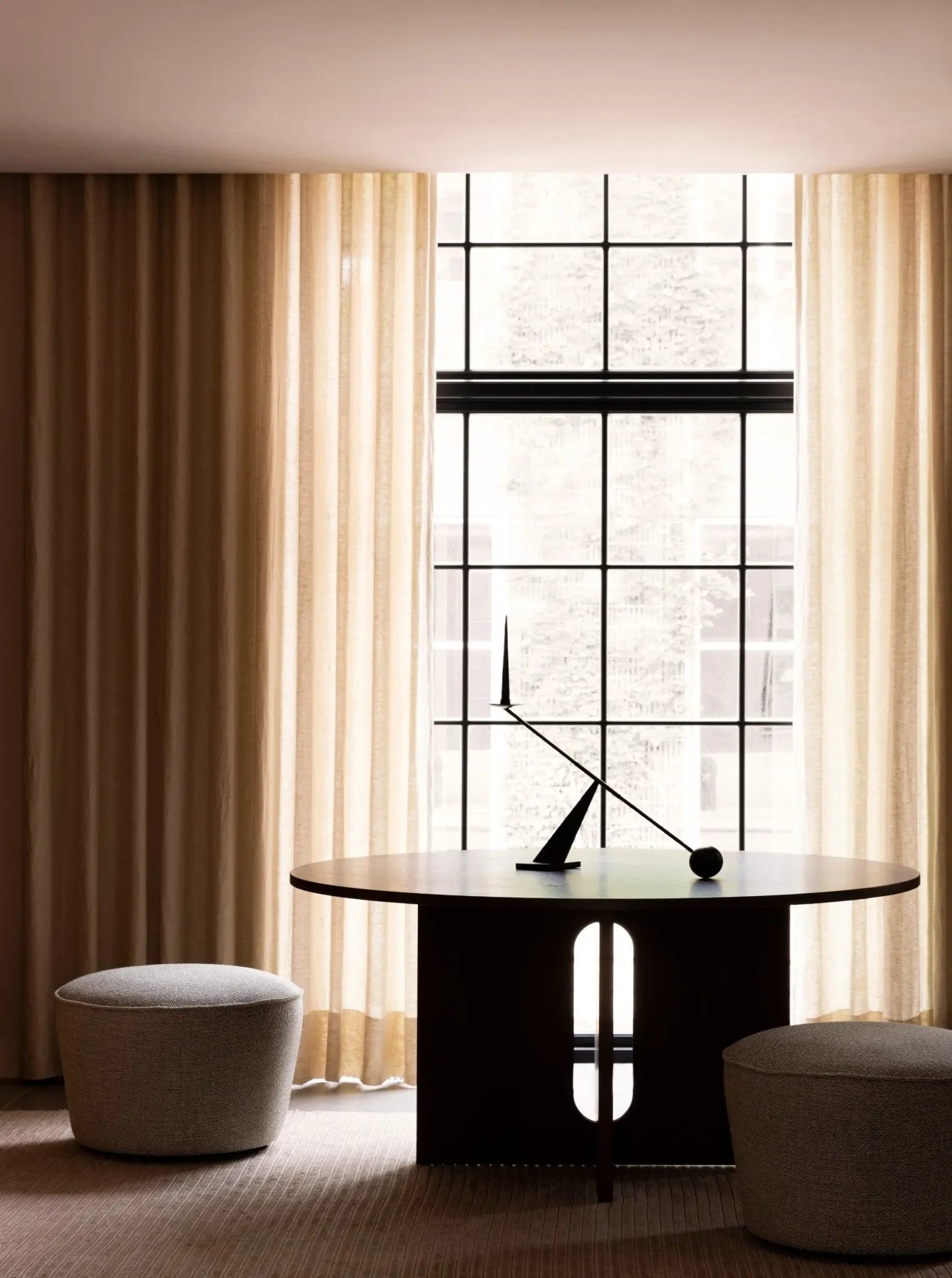 Menu Interconnect kynttilänjalka musta - Laatukaluste