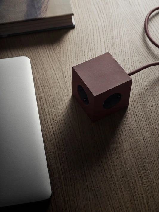 Avolt Square 1 USB jatkojohto punainen - Laatukaluste