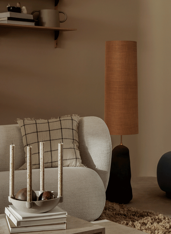 Ferm Living Hebe jalka L tummanharmaa - Laatukaluste