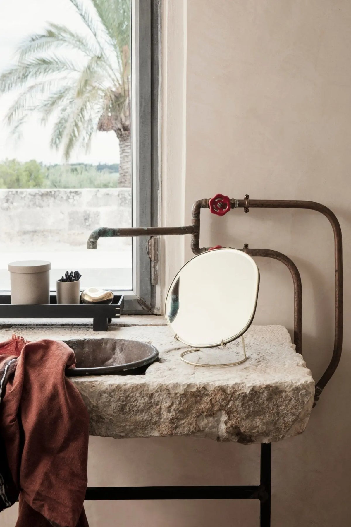 Ferm Living Pond pöytäpeili messinki - Laatukaluste