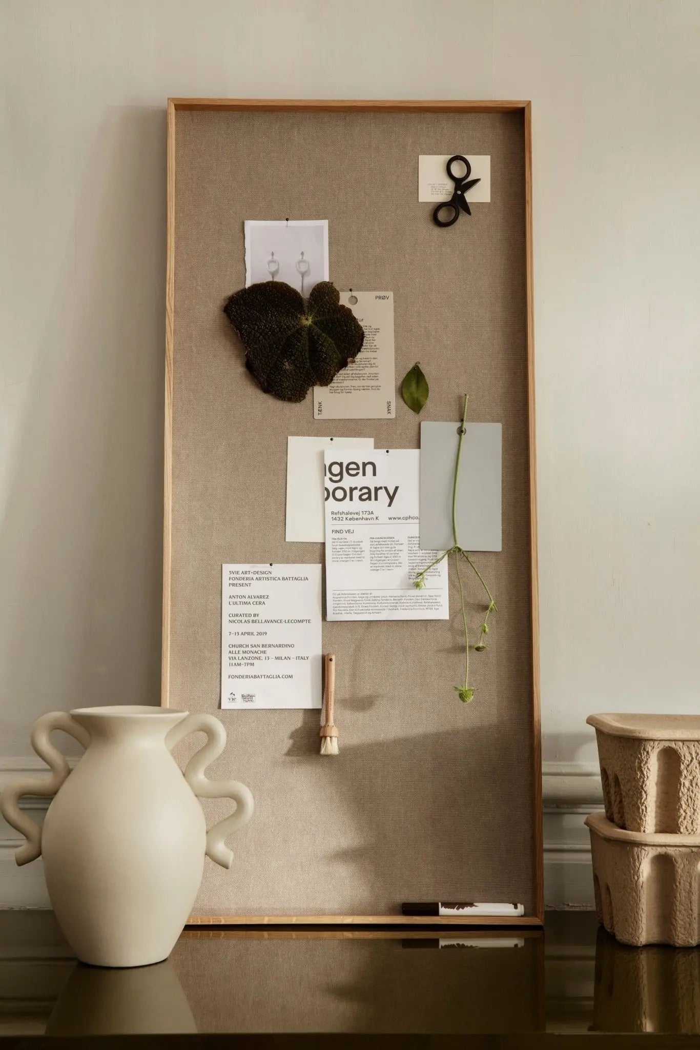 Ferm Living Scenery muistitaulu kapea tammi - Laatukaluste