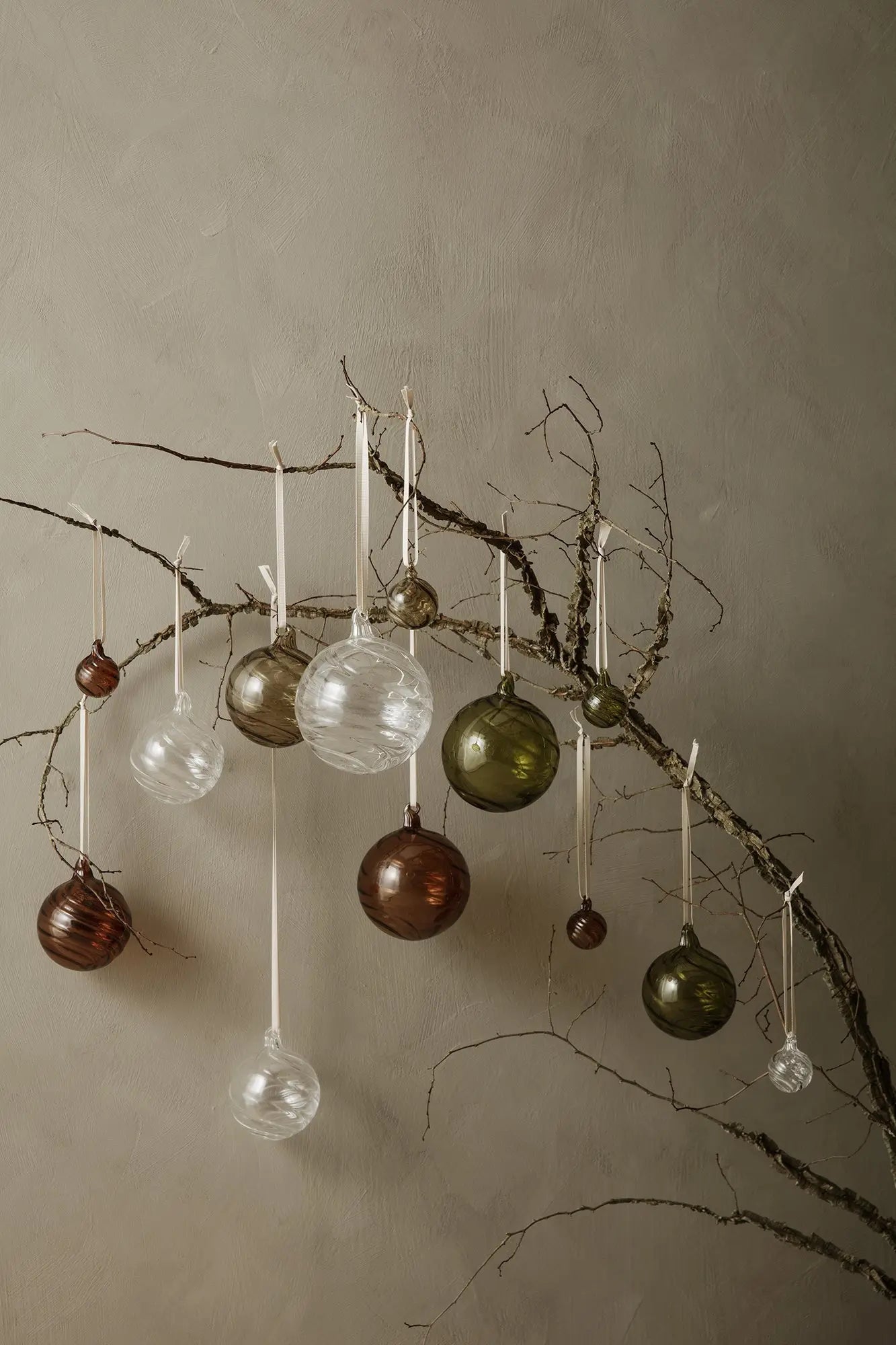 Ferm Living Twirl joulupallo L 4kpl - Laatukaluste